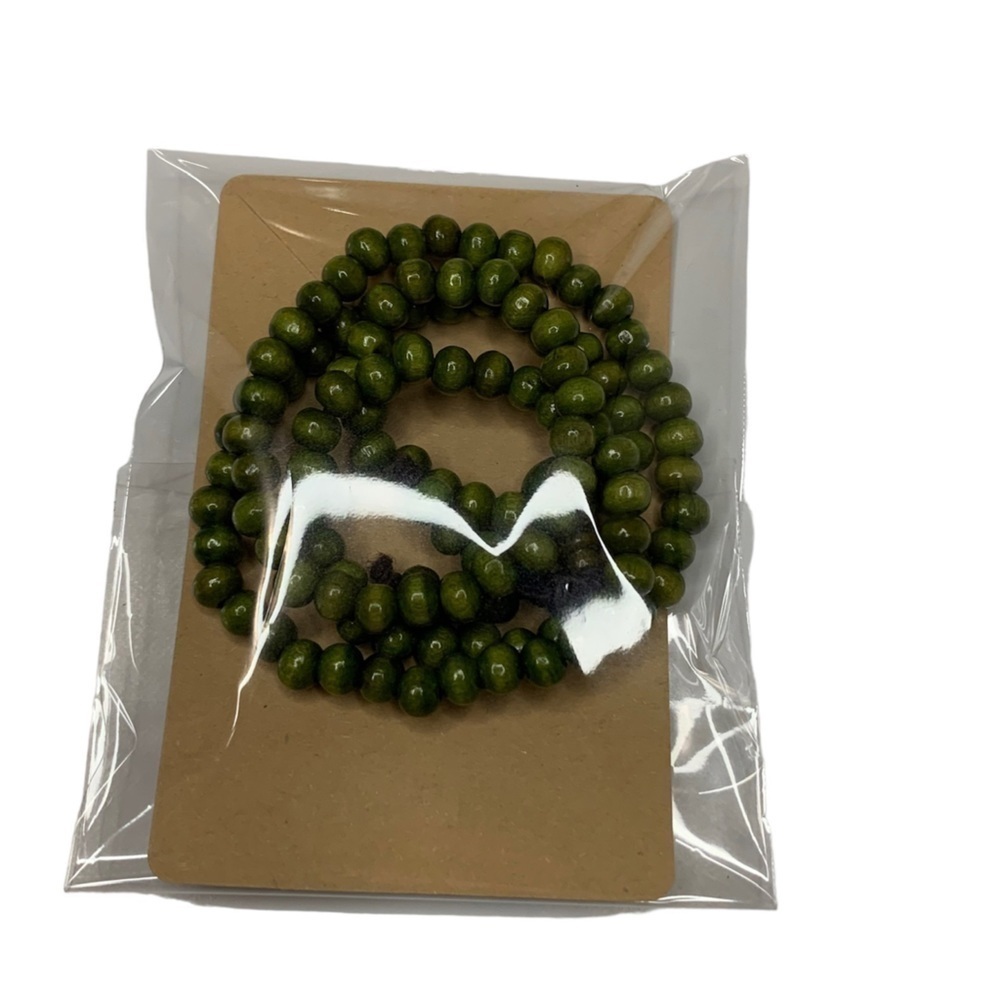 Green wooden necklace - Picture 3 of 3